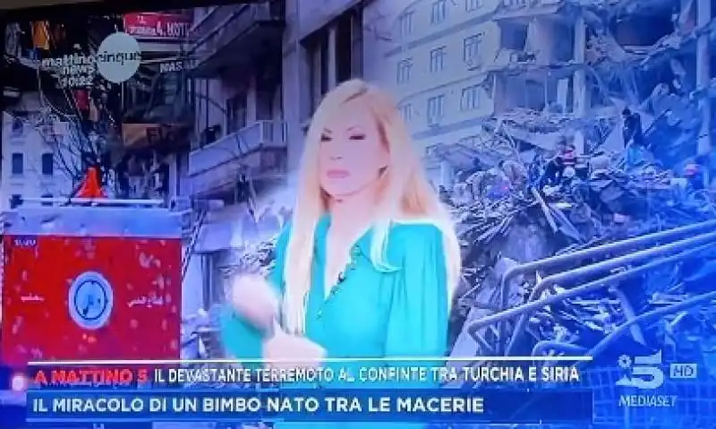 federica panicucci si annusa l'ascella 5