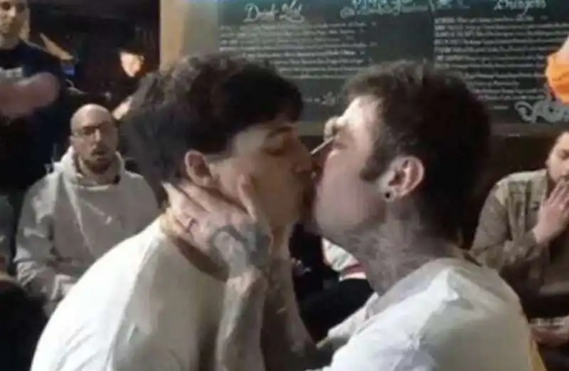 fedez bacia luis sal