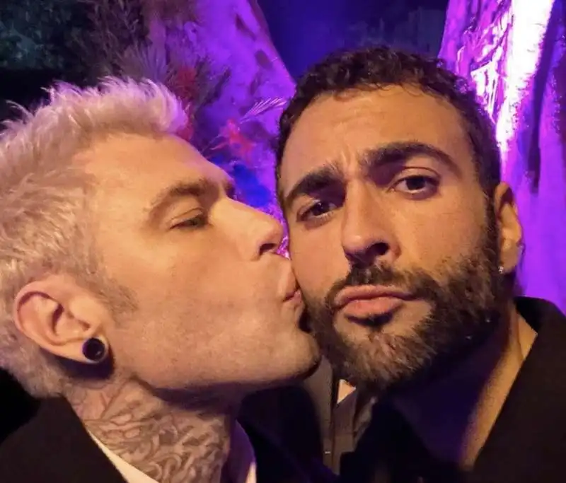 fedez bacia marco mengoni