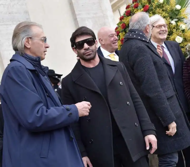 funerale costanzo   gianni sperti   foto di bacco 1 