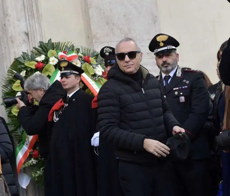 funerale costanzo   giorgio panariello   foto di bacco 