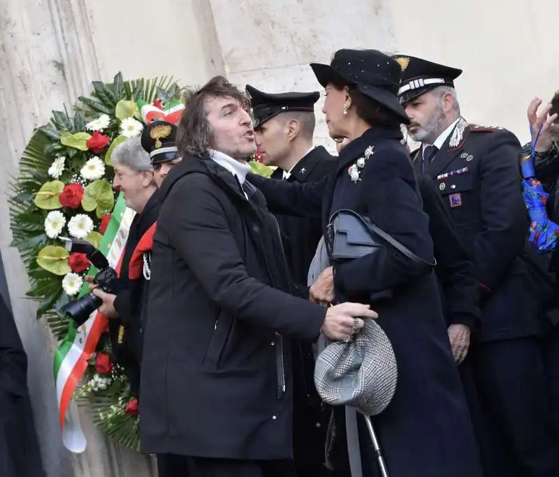 funerale costanzo   giuseppe cruciani marisela federici   foto di bacco 