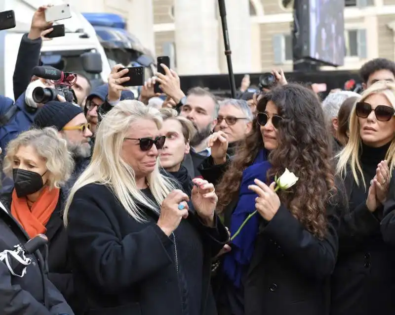 funerale costanzo   gloria satta mara venier afef eleonora daniele   foto di bacco     