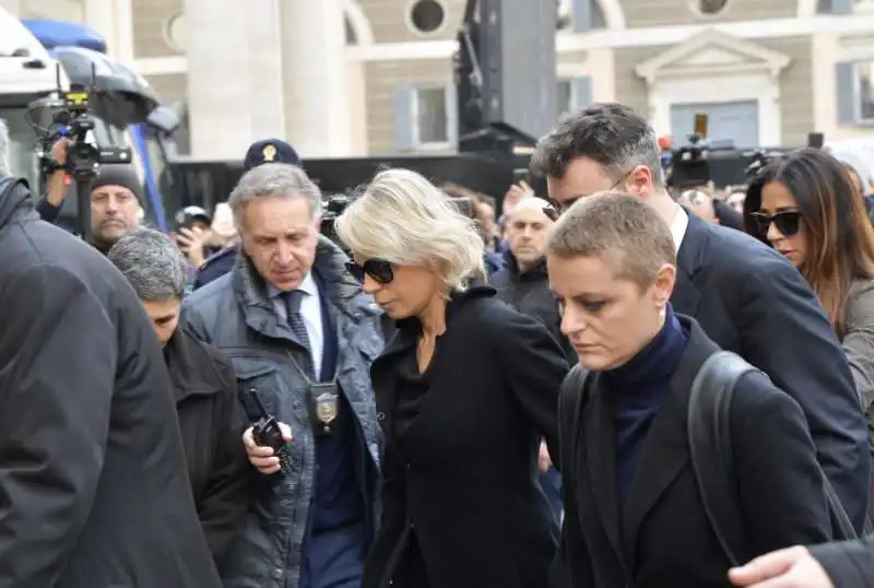 funerale costanzo   maria de filippi   foto di bacco  