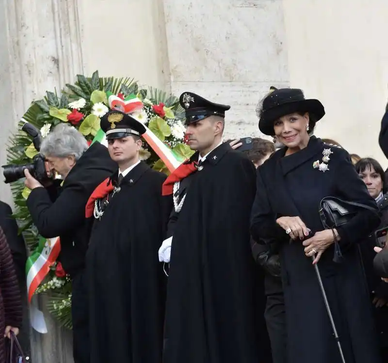 funerale costanzo   marisela federici   foto di bacco  2