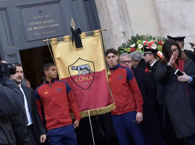 funerale costanzo   rappresentanza as roma primavera   foto di bacco 