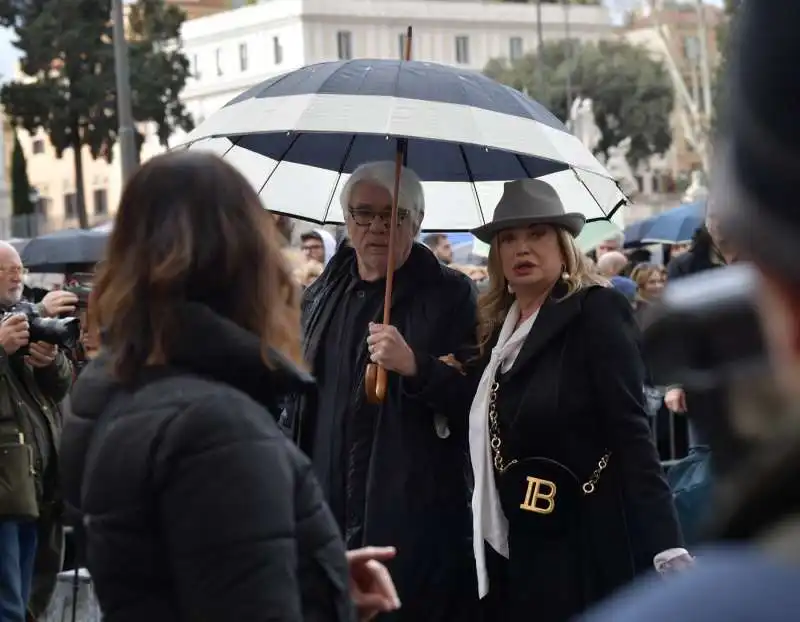 funerale costanzo   ricky tognazzi simona izzo foto di bacco 