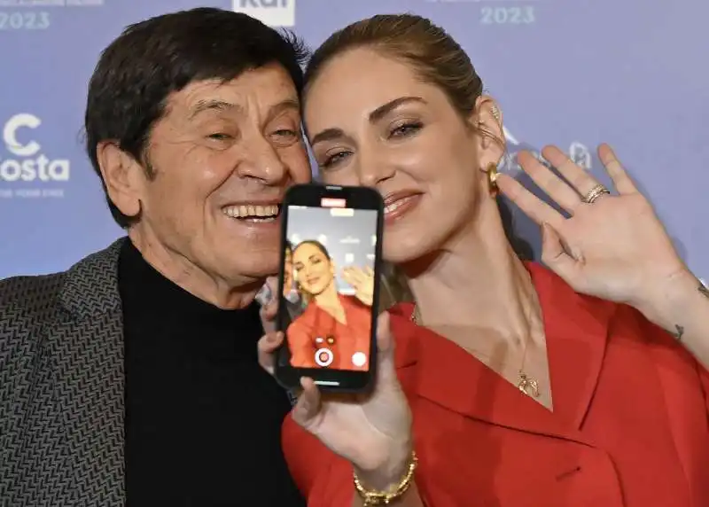 gianni morandi chiara ferragni conferenza stampa sanremo 2023 