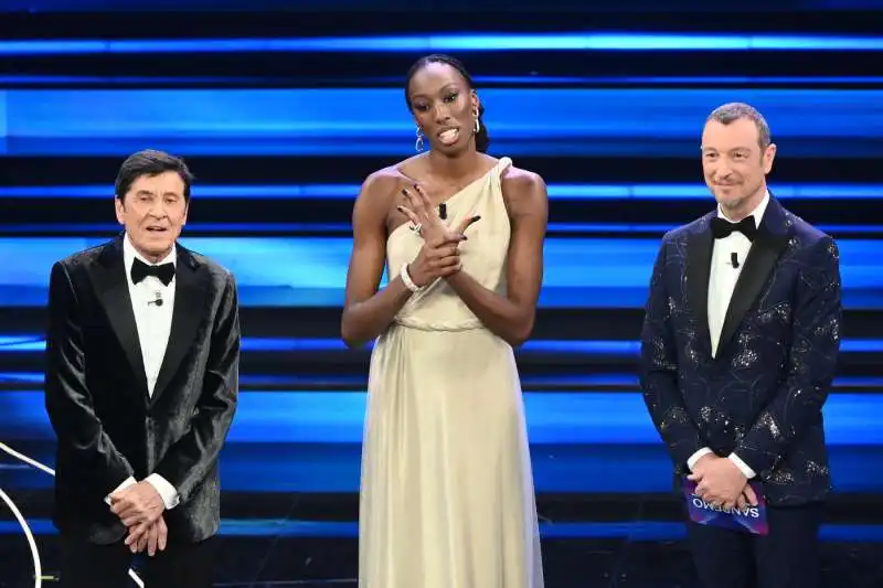 gianni morandi paola egonu amadeus   terza serata sanremo 2023.  