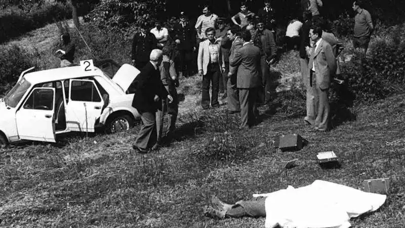 IL CADAVERE DI MARA CAGOL DOPO IL BLITZ PER IL RAPIMENTO GANCIA 1975