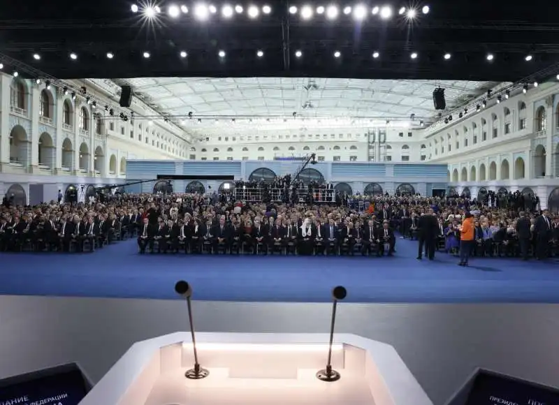 IL PALCO DEL DISCORSO DI PUTIN 