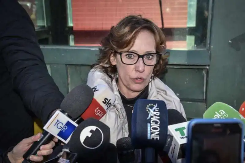 ilaria cucchi va a trovare cospito in carcere 1