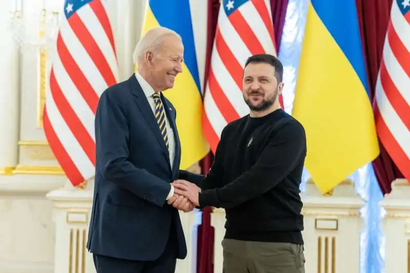 joe biden e volodymyr zelensky a kiev 2