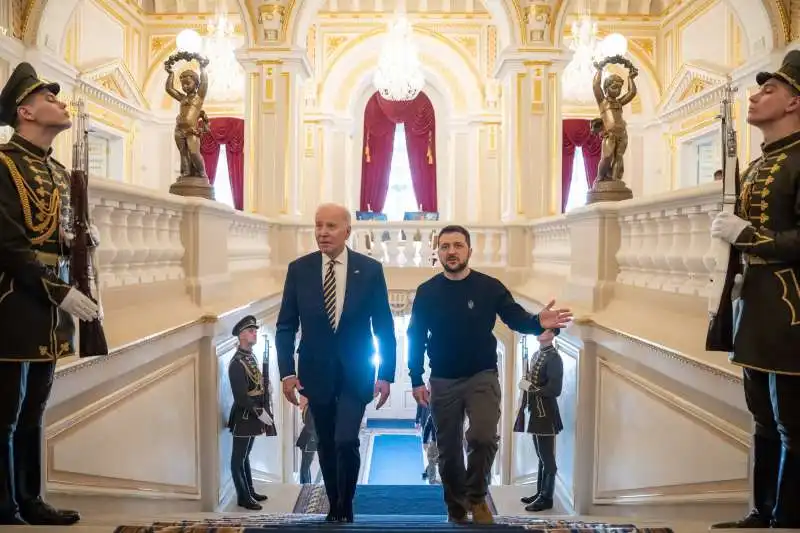 joe biden e volodymyr zelensky a kiev 4