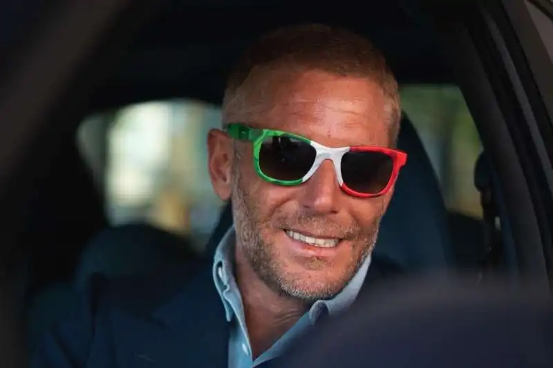 Lapo Elkann con gli occhiali di Italia Independent