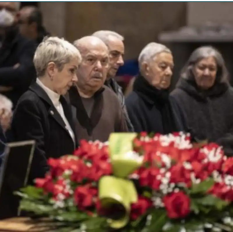 lino e rosanna banfi   funerale lucia zagaria moglie dell'attore copia