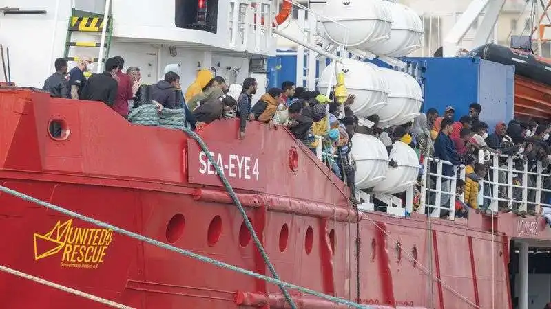 migranti a bordo delal sea eye 