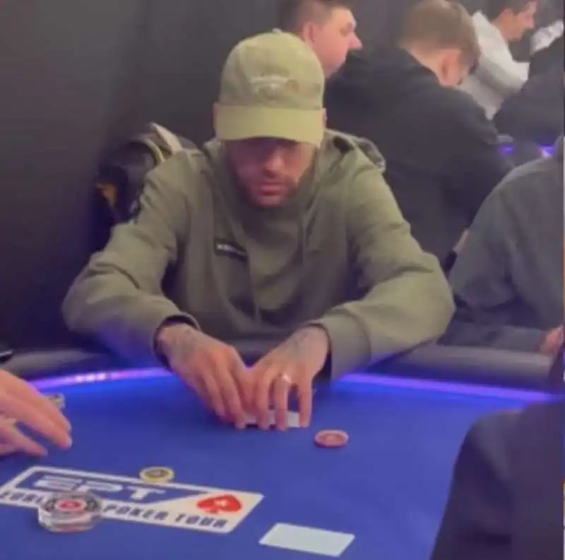 NEYMAR GIOCA A POKER DOPO LA SCONFITTA DEL PSG 