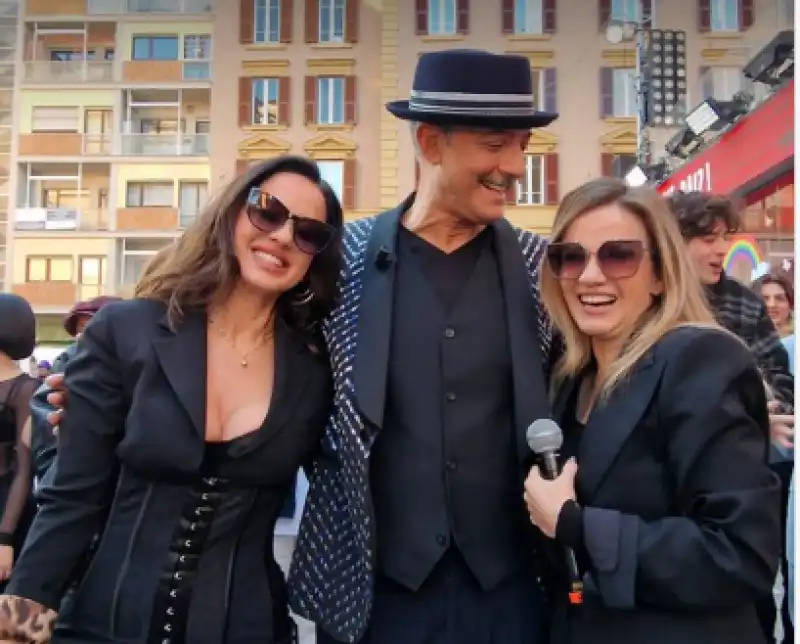 PAOLA E CHIARA CON FIORELLO