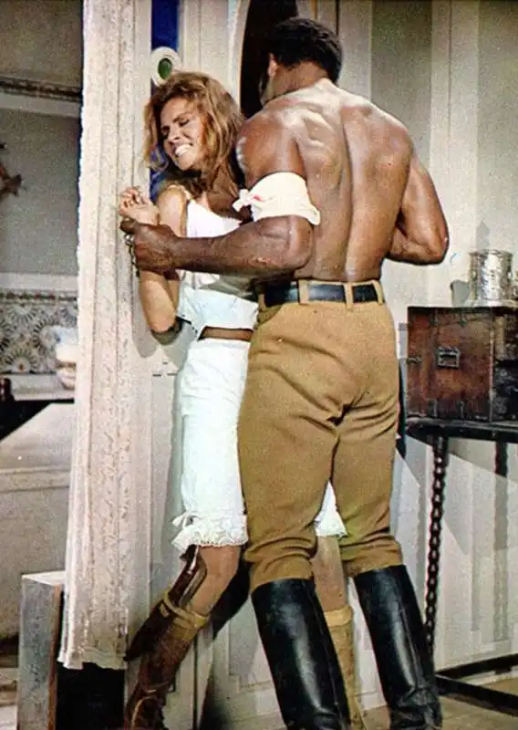 raquel welch e jim brown   el verdugo  