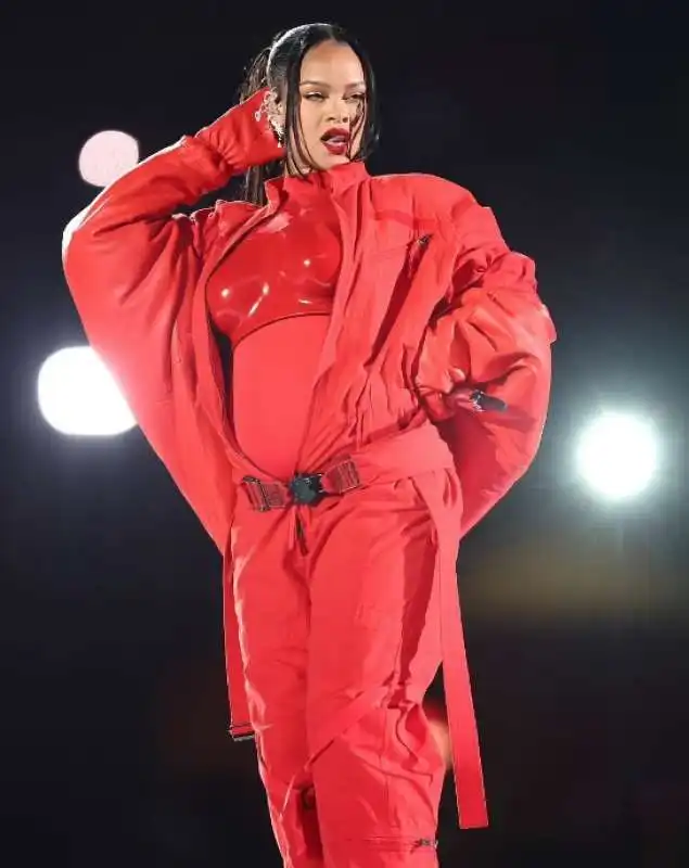 rihanna incinta al superbowl 2023 9