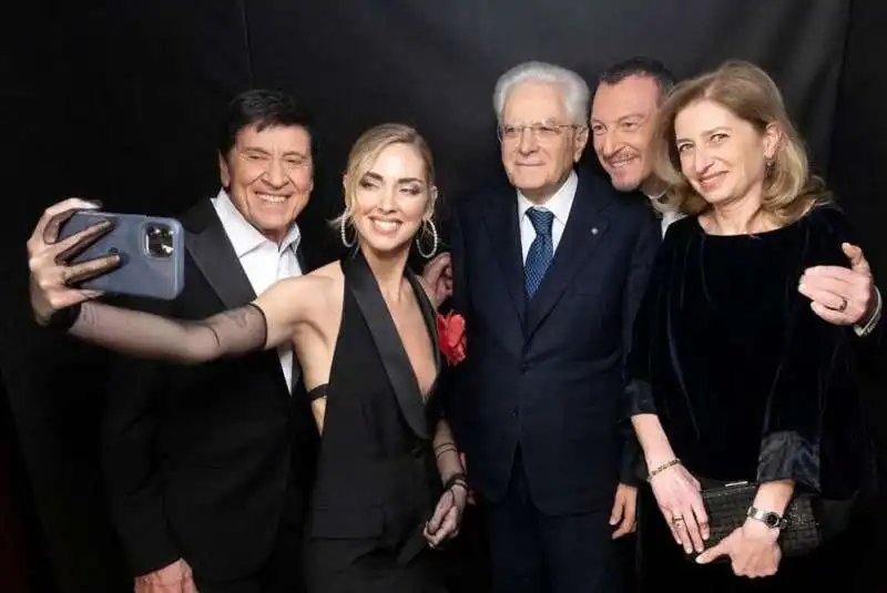 selfie a sanremo con sergio mattarella chiara ferragni gianni morandi amadeus