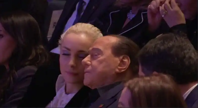 silvio berlusconi e marta fascina ascoltano il discorso di giorgia meloni