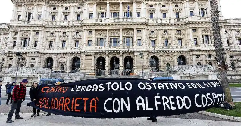 sitin degli anarchici per alfredo cospito davanti alla Cassazione