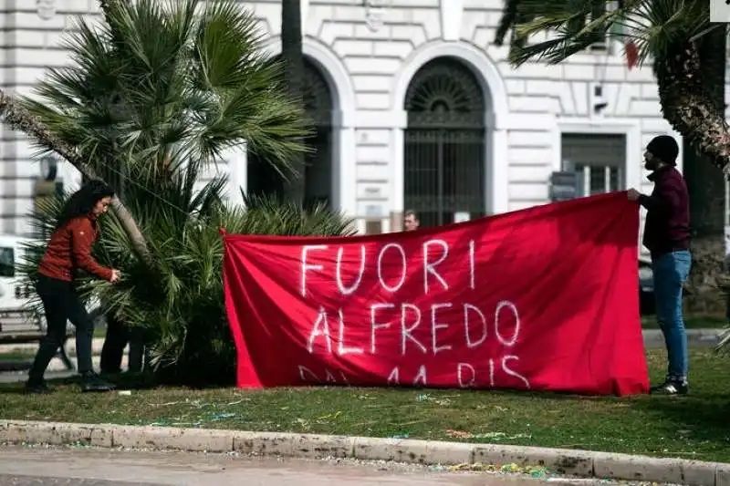 sitin degli anarchici per alfredo cospito davanti alla cassazione 3