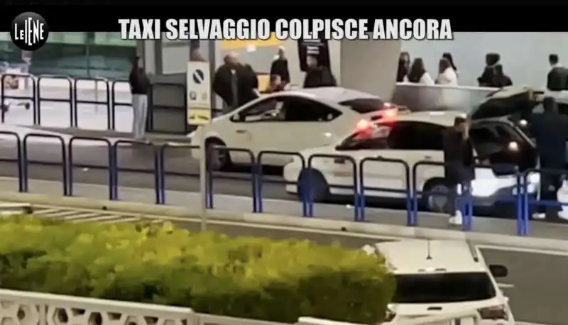 taxi selvaggio a roma   il servizio delle iene nicolo de devitiis e marco occhipinti   6