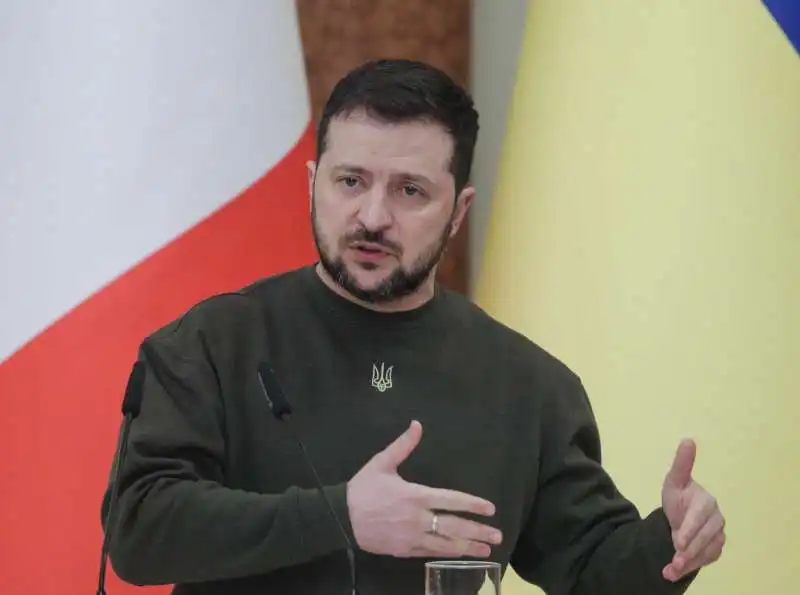 volodymyr zelensky in conferenza stampa con la meloni a kiev 