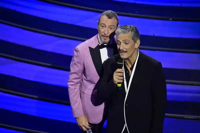 amadeus e fiorello   quarta serata sanremo 2024