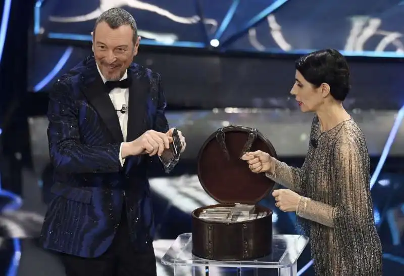 amadeus e giorgia   seconda serata sanremo 2024   