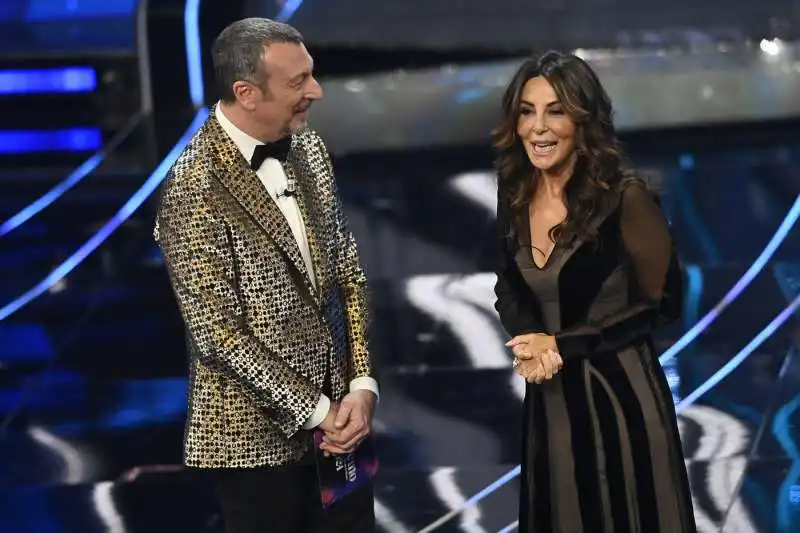 amadeus sabrina ferilli terza serata sanremo 2024   