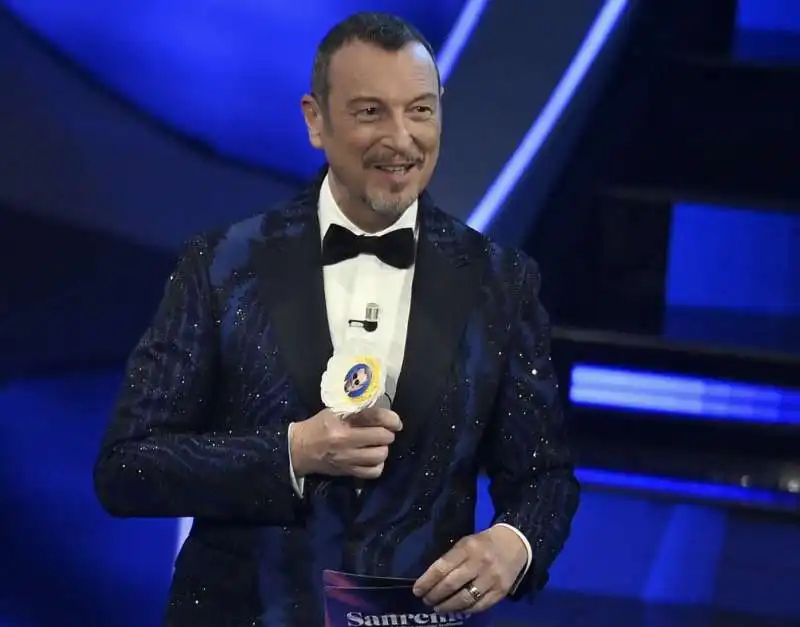 amadeus.    seconda serata sanremo 2024   