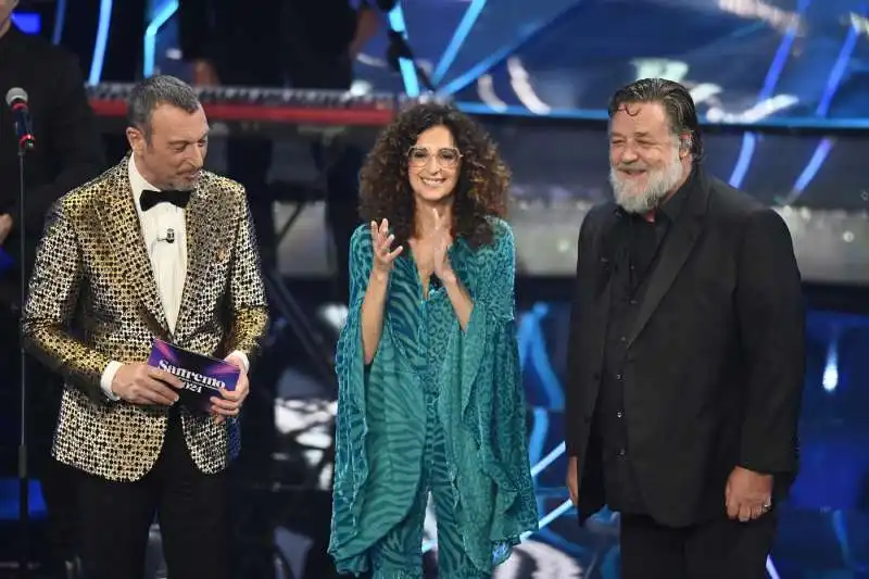 amadeus   teresa mannino   russel crowe terza serata sanremo 2024   