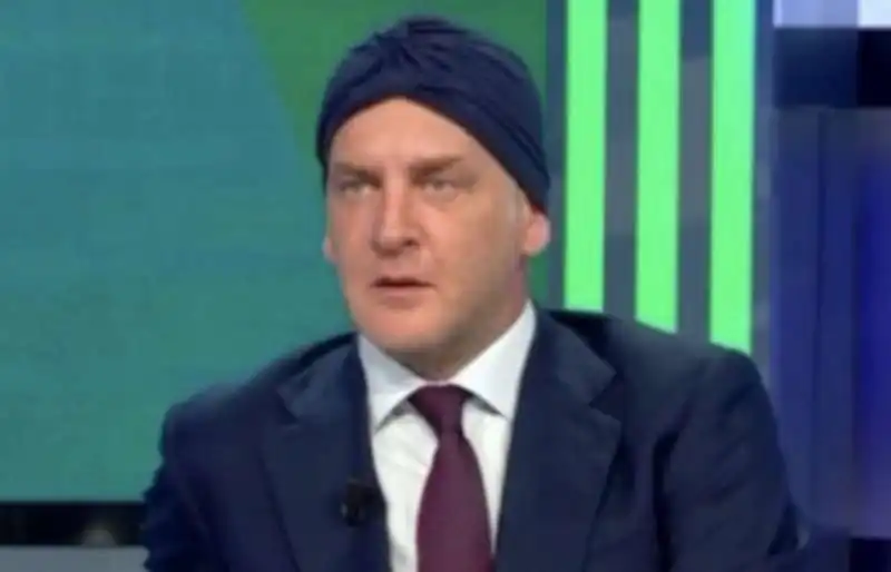 ANDREA RUGGIERI CON UN TURBANTE