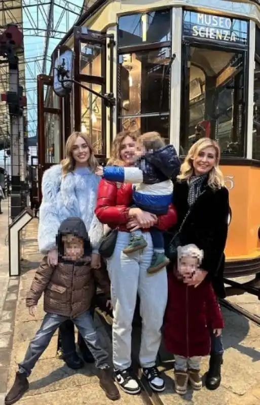 chiara ferragni, sorella, madre e figli 1