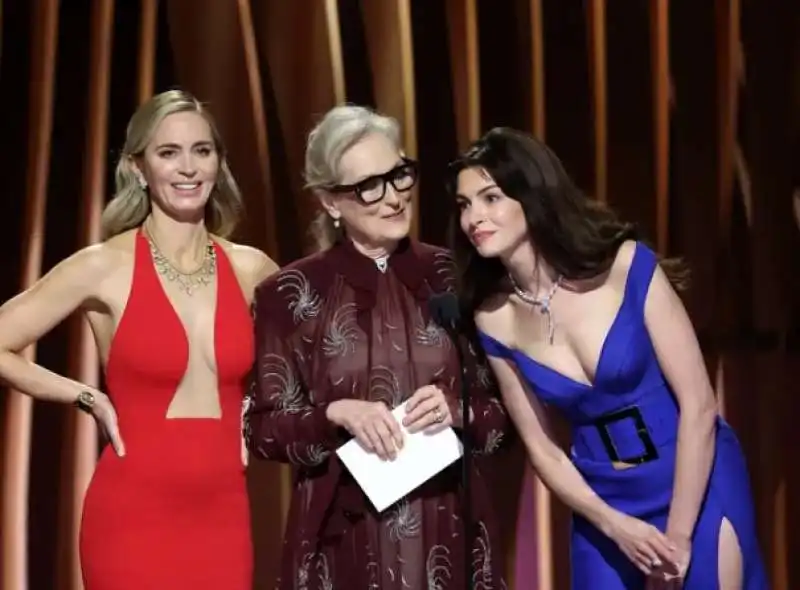 emily blunt   meryl streep   anne hathaway   reunion del diavolo veste pradasag awards 2024   