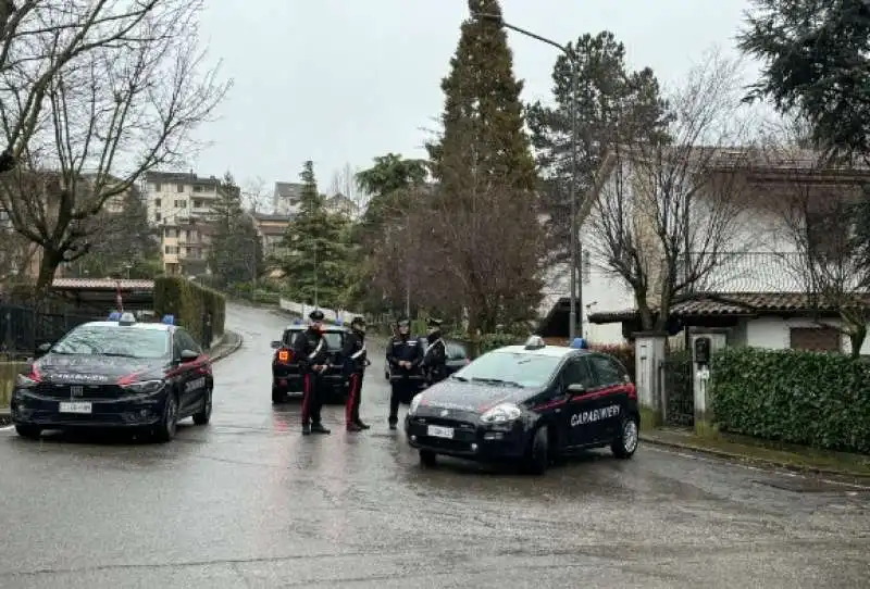 EX CARABINIERE BARRICATO IN CASA - PAVULLO -  MODENA 