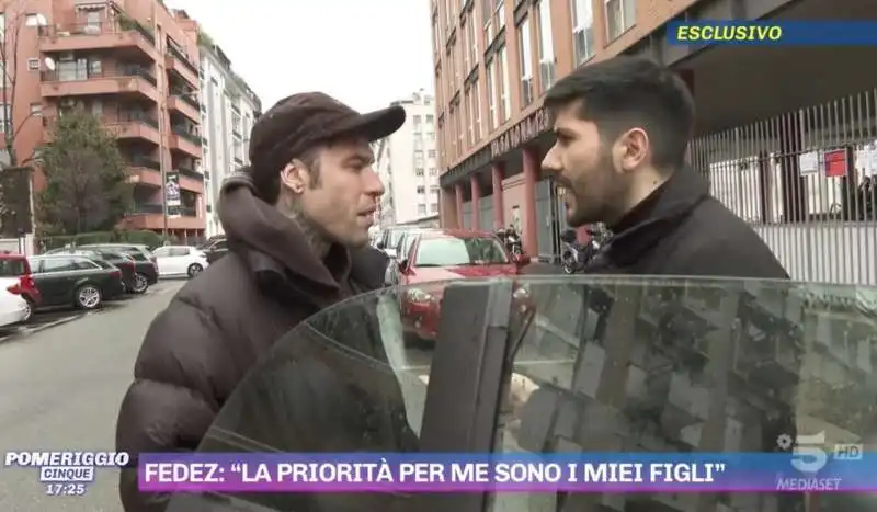 FEDEZ INTERVISTATO A POMERIGGIO CINQUE