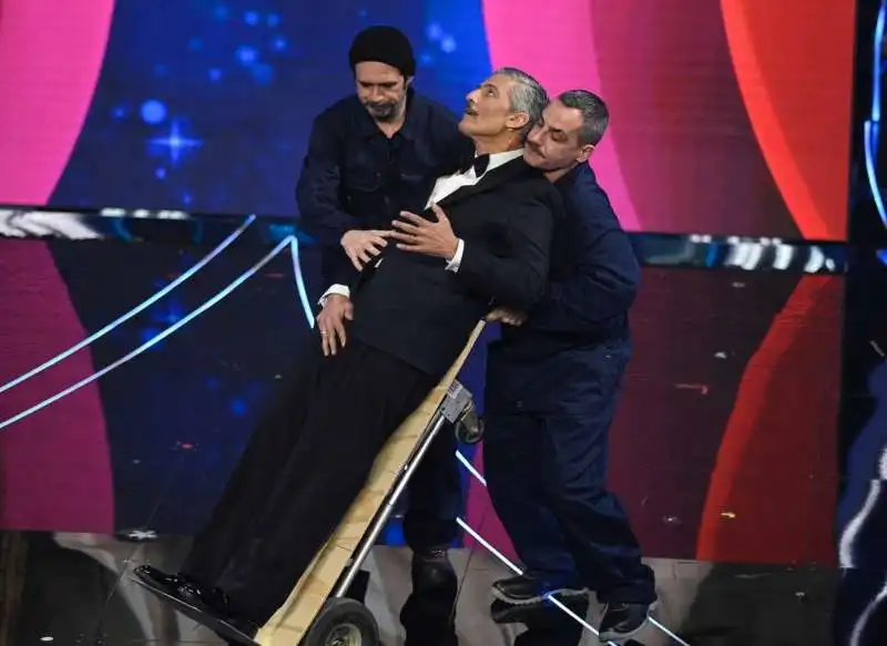 fiorello       prima serata sanremo 2024   