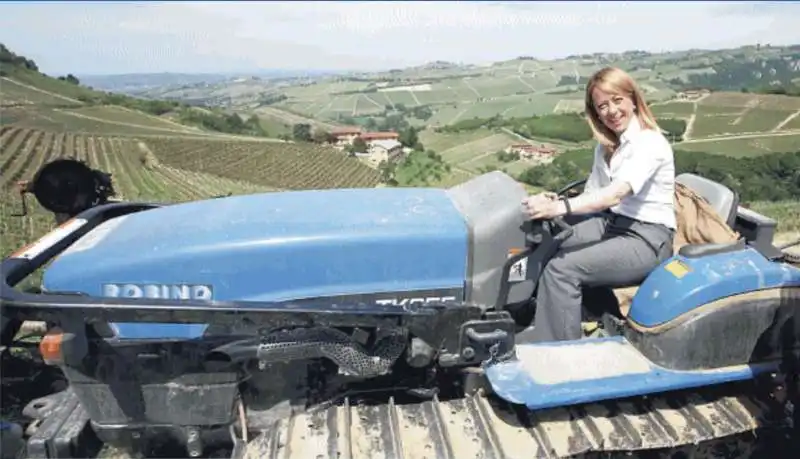 GIORGIA MELONI ALLA GUIDA DI UN TRATTORE NEL 2014