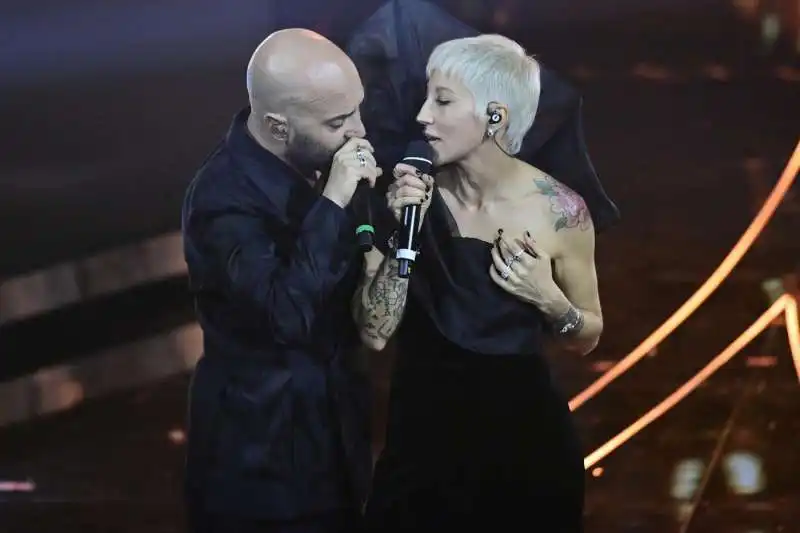 giuliano sangiorgi malika ayane   quarta serata sanremo 2024