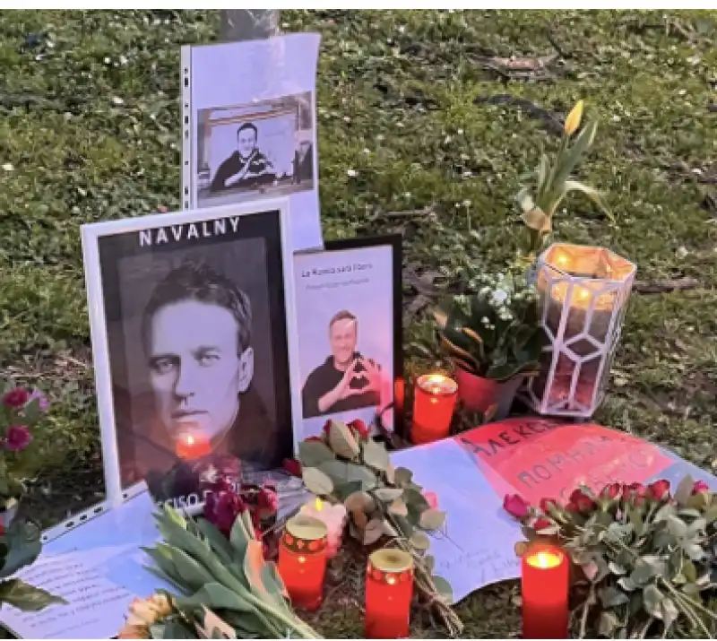 IDENTIFICAZIONE MANIFESTANTI CHE COMMEMORANO NAVALNY A MILANO