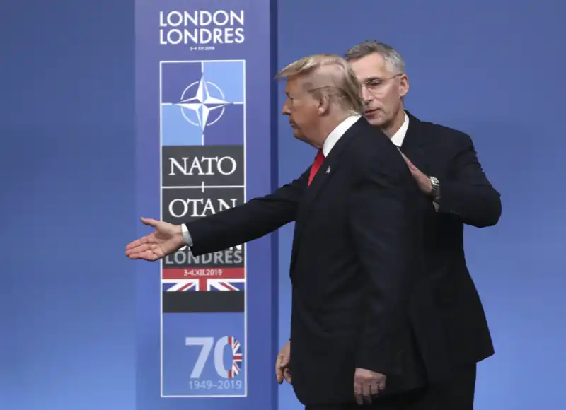 jens stoltenberg doanld trump - vertice nato

