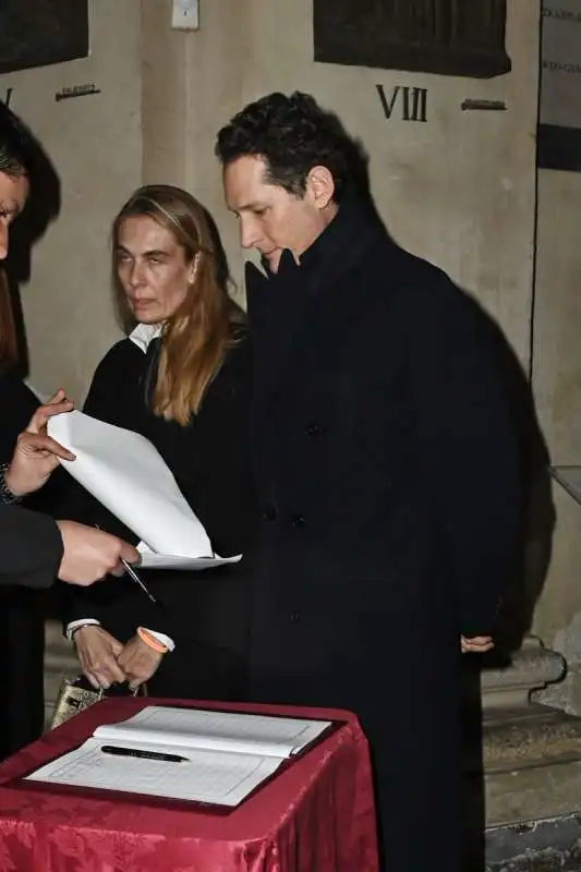 john elkann lavinia borromeo   funerale di ira von furstenberg (1)