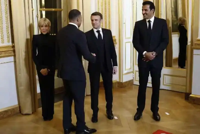 kylian mbappe incontra emmanuel macron e l'emiro tamim ben hamad al thani all'eliseo  1