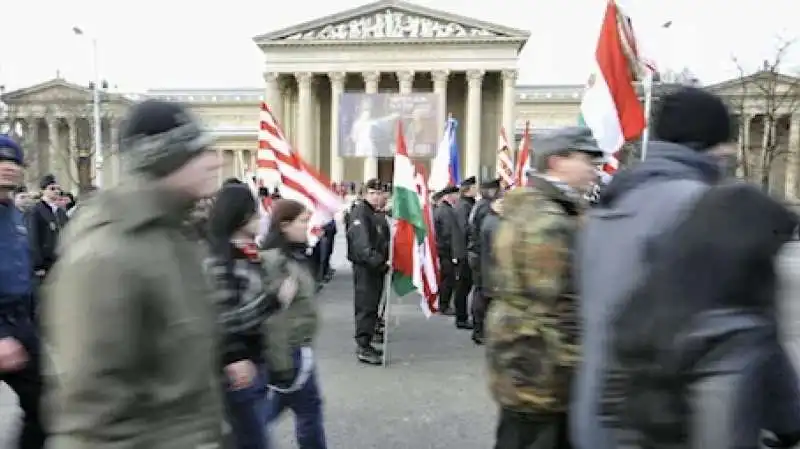 manifestanti al giorno dell'onore a budapest 1