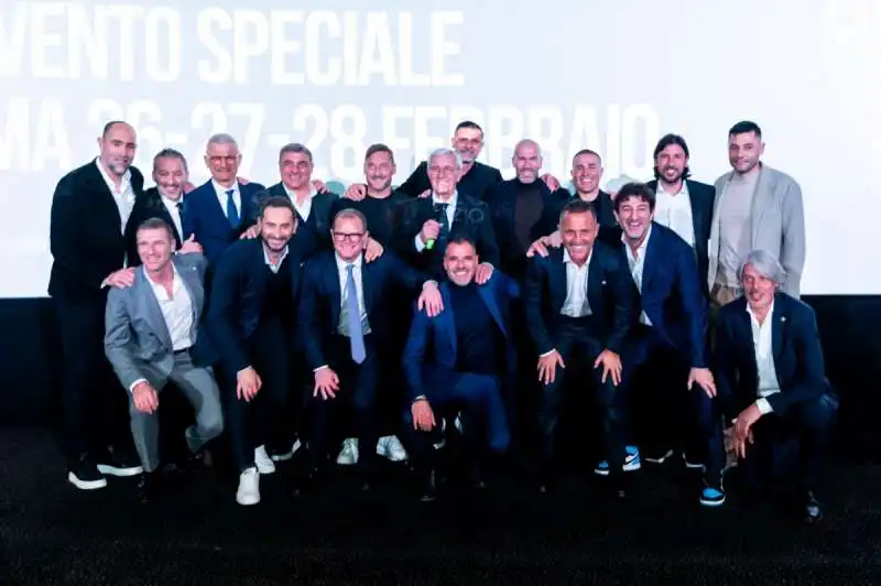 marcello lippi con i suoi ex giocatori della juventus e della nazionale